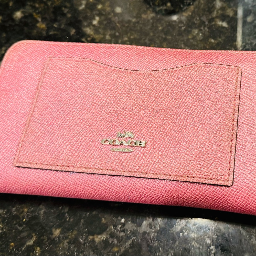 COACH Crossgrain, Pebbled Pink Leather Accordion Wallet, Zip-Around.